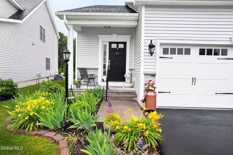 16 Joshua Pl, Glenmont, NY 12077