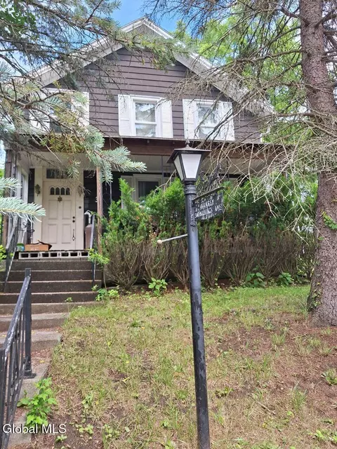 3 Billings Ave, Troy, NY 12180