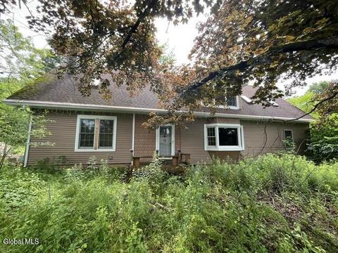12 Brackwyck Dr, Rensselaer, NY 12144