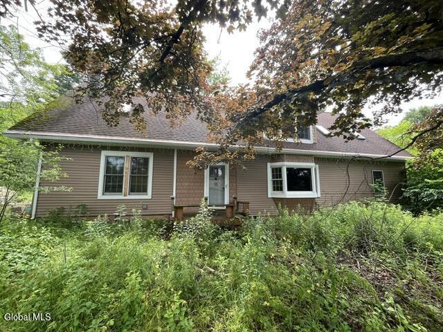 12 Brackwyck Dr, Rensselaer, NY 12144