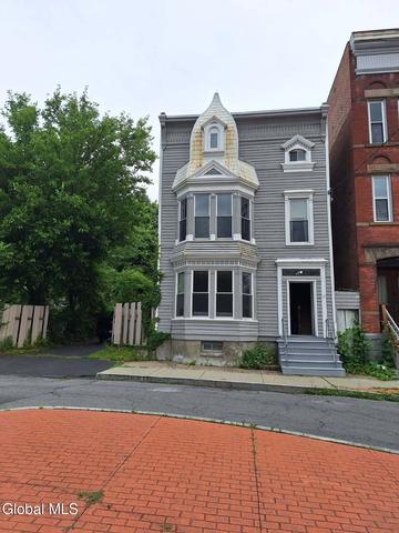 13 13th St, Troy, NY 12180