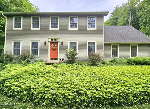 7 Pond Hollow Rd, Averill Park, NY 12018