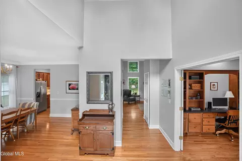 Entry Way - 26 Hedgerose Ln, Delmar, NY 12054 photo 6 of 7