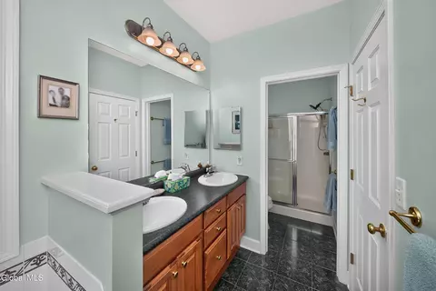 Bath - 26 Hedgerose Ln, Delmar, NY 12054 photo 1 of 7