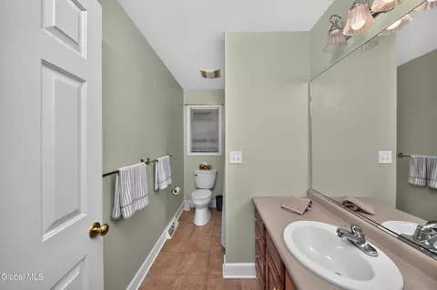 Bath - 26 Hedgerose Ln, Delmar, NY 12054 photo 7 of 7