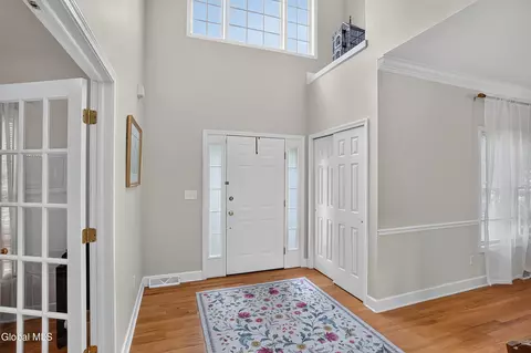 Entry Way - 26 Hedgerose Ln, Delmar, NY 12054 photo 2 of 7