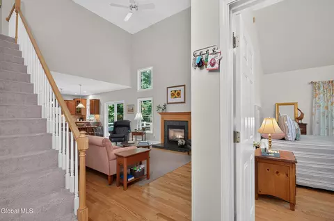 Entry Way - 26 Hedgerose Ln, Delmar, NY 12054 photo 4 of 7