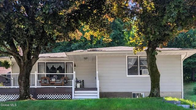 84 Worth Ave, Hudson, NY 12534