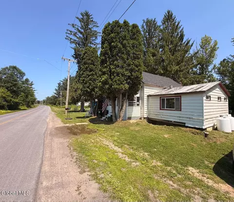 206 Rural Grove Rd, Sprakers, NY 12166 photo 2
