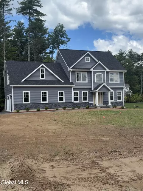 40 Cannon Royal Dr, Saratoga Springs, NY 12866