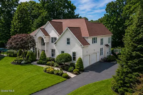 5 Overlook Ct, Saratoga Springs, NY 12866