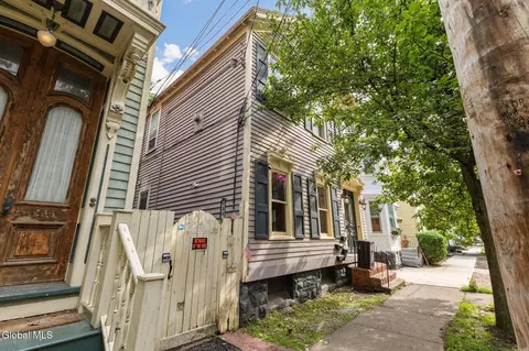 Exterior - 134 Front St, Schenectady, NY 12305 photo 2 of 7