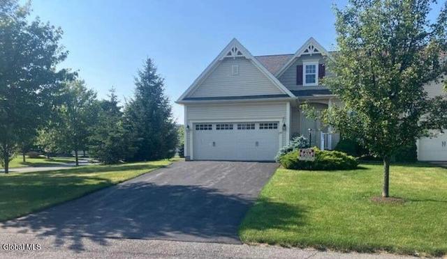 35 Beekman Pl, Queensbury, NY 12804