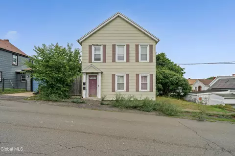 6 Hill St, Waterford, NY 12188