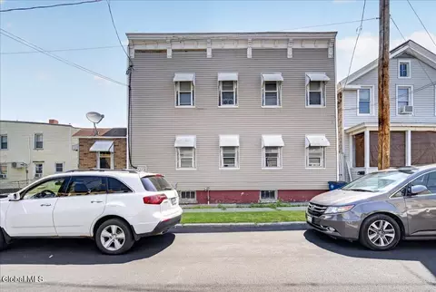 24 Chestnut St, Cohoes, NY 12047