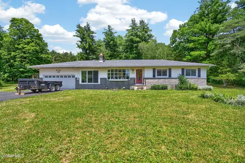 108 Palmer Rd, East Greenbush, NY 12061