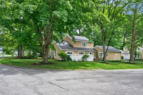 18 Willow Dr, Delmar, NY 12054 photo 24