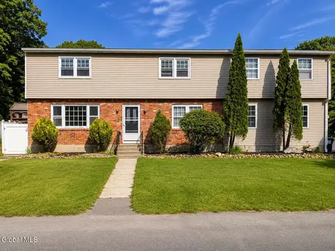 8 Emerson Dr, Latham, NY 12110