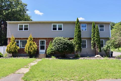 8 Emerson Dr, Latham, NY 12110