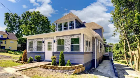 9 Mccleary Ave, Amsterdam, NY 12010