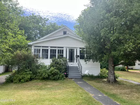 30 Boltwood Ave, Castleton On Hudson, NY 12033