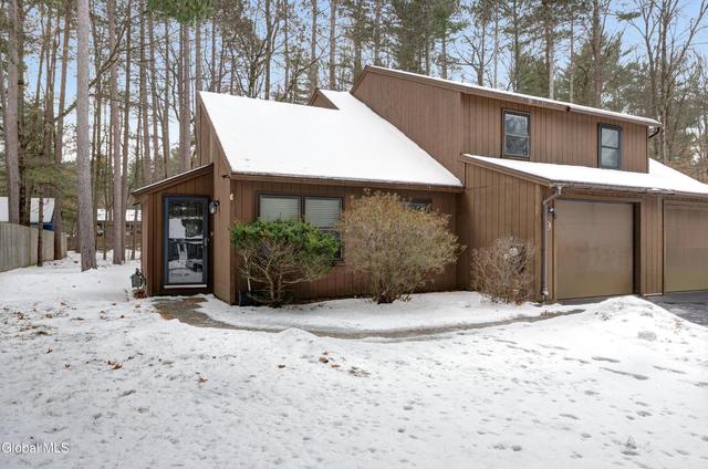 9 Wake Robin Rd, Malta, NY 12020