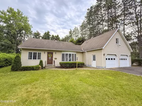 72 Pashley Rd, Glenville, NY 12302