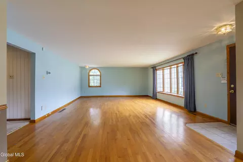 Living - 72 Pashley Rd, Glenville, NY 12302 photo 2 of 4