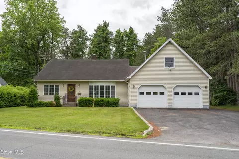 Exterior - 72 Pashley Rd, Glenville, NY 12302 photo 4 of 5