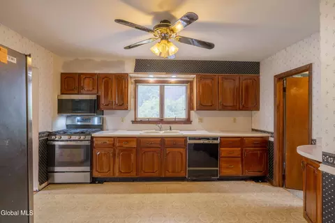 Kitchen - 72 Pashley Rd, Glenville, NY 12302 photo 1 of 3