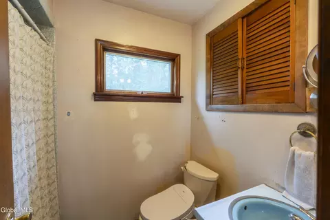 Bath - 72 Pashley Rd, Glenville, NY 12302 photo 1 of 2