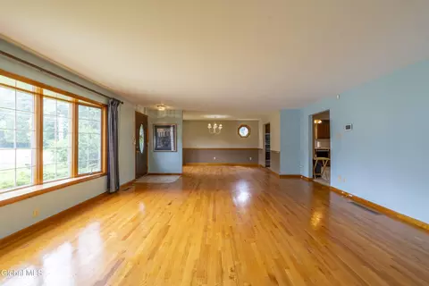 Living - 72 Pashley Rd, Glenville, NY 12302 photo 3 of 4