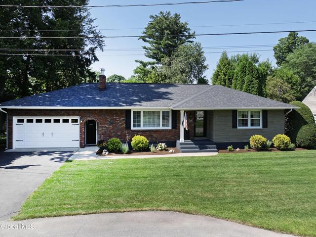 1040 John Alden Ln, Schenectady, NY 12306