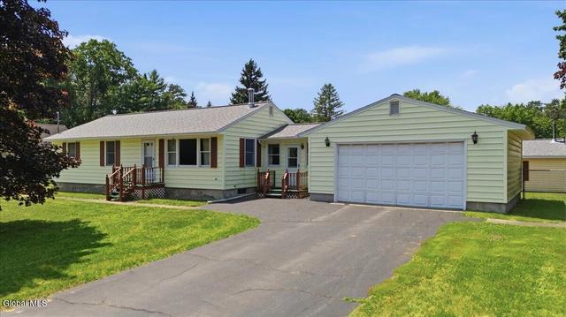 9 Lupine Ln, Queensbury, NY 12804