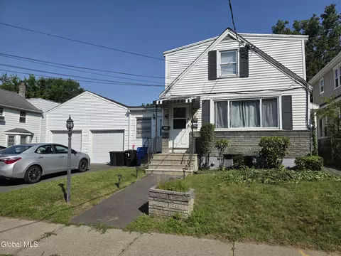 40 Frost Pl, Albany, NY 12205