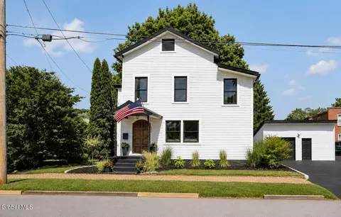 82 Ludlow St, Saratoga Springs, NY 12866