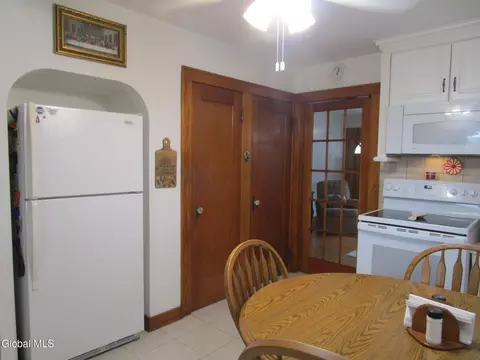 Kitchen - 3025 Cox Ave, Schenectady, NY 12306 photo 6 of 8
