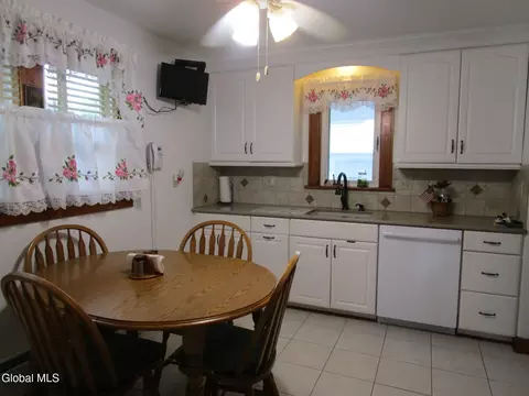 Kitchen - 3025 Cox Ave, Schenectady, NY 12306 photo 1 of 8