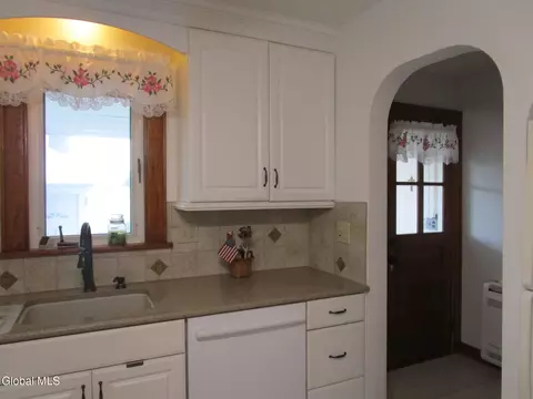Kitchen - 3025 Cox Ave, Schenectady, NY 12306 photo 4 of 8