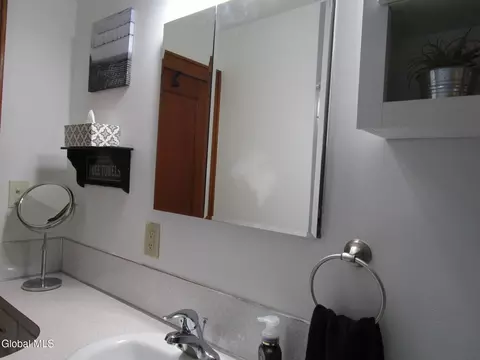 Bath - 3025 Cox Ave, Schenectady, NY 12306 photo 1 of 5