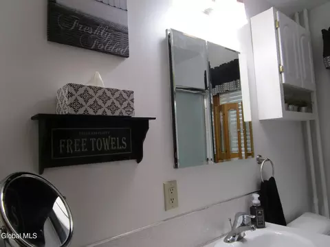 Bath - 3025 Cox Ave, Schenectady, NY 12306 photo 2 of 5