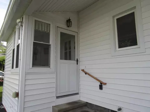 Exterior - 3025 Cox Ave, Schenectady, NY 12306 photo 3 of 15