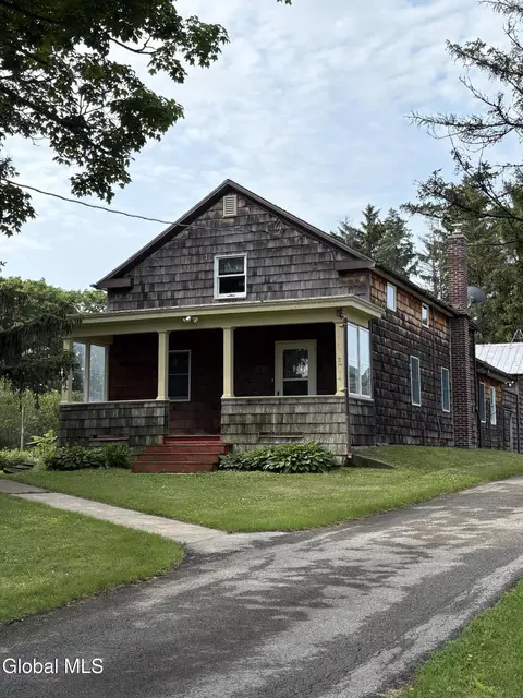 142 Mcewan Rd, Canajoharie, NY 13317