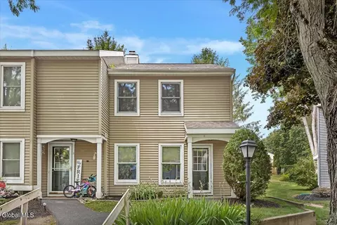 6 Wilton Ct, Halfmoon, NY 12065