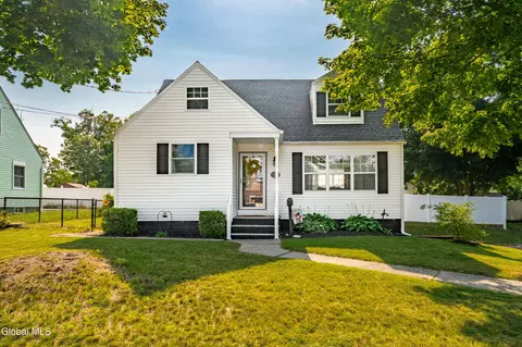 35 Vista Ave, Latham, NY 12110