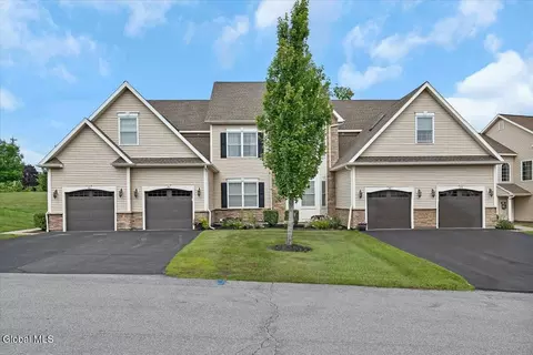 32 Beacon St, Ballston Spa, NY 12020