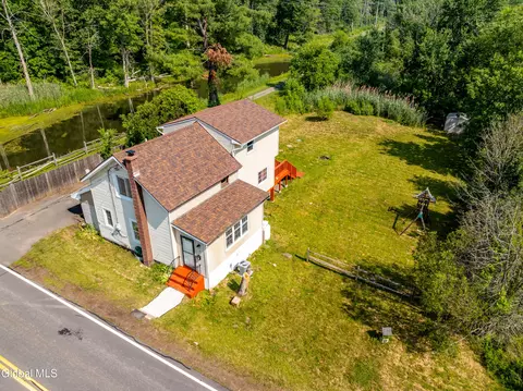9 Lower Newtown Rd, Waterford, NY 12188