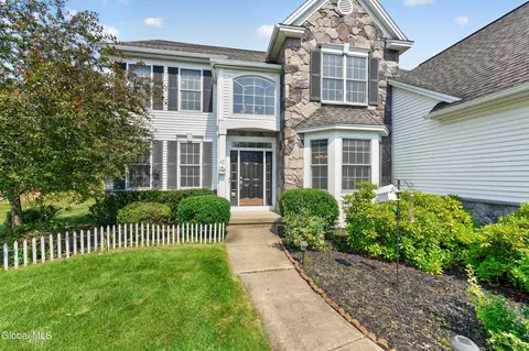 42 S Outlook Dr, Halfmoon, NY 12118