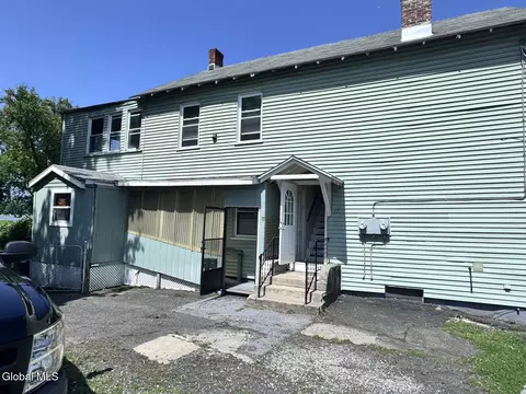 17 Mohawk Ave, Waterford, NY 12188
