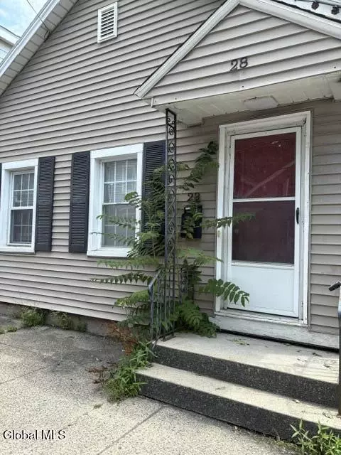 28 Lancaster St, Cohoes, NY 12047